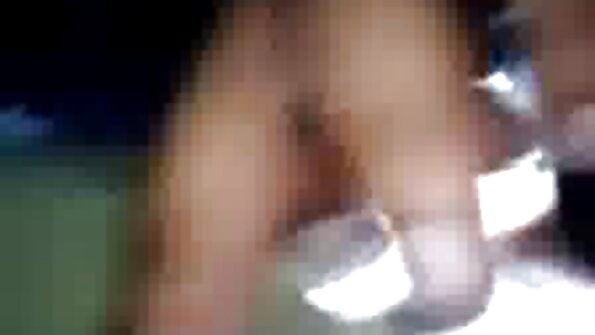 Prekleta seksi stevardesa, sklonjena nad prvorazrednim sedežem